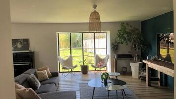 TV, fireplace, foosball, table tennis