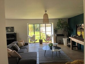 TV, fireplace, foosball, table tennis