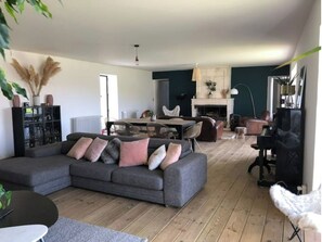 TV, fireplace, foosball, table tennis