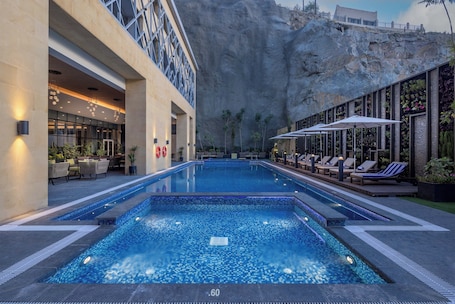 Outdoor pool. Citadines Abha