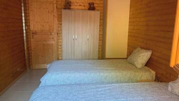 2 camere, culla da viaggio, Wi-Fi gratuito, lenzuola