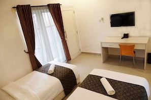 Desk, laptop workspace, free WiFi, bed sheets - Gaingmas Residence by Gaingmas Grup (Jimbaran)