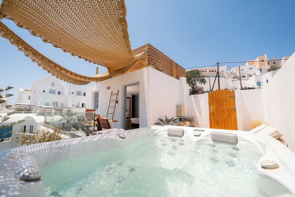 Junior Suite with Sea View and Jetted Tub | Terrace/patio