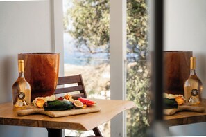 Executive Suite with Sea View & Jetted Tub | Interior - Divino Suites - Adults only (Santorini)