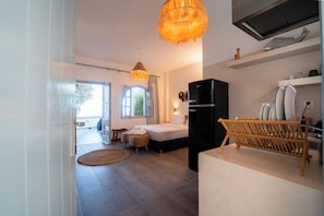 Deluxe Suite with Sea View and Jetted Tub | In-room safe, free WiFi - Divino Suites - Adults only (Santorini)