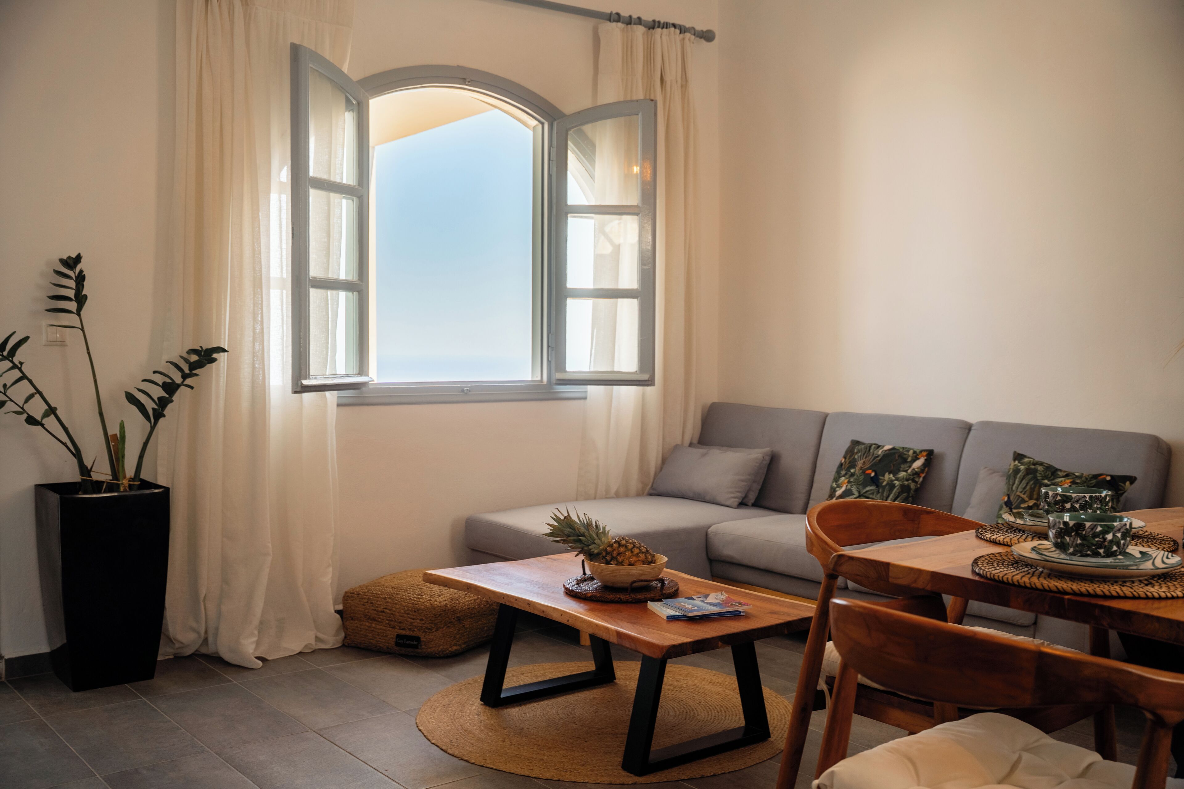 Executive Suite with Sea View & Jetted Tub | セーフティボックス (室内)、WiFi (無料)