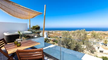 Junior Suite with Sea View and Jetted Tub | Balcony view