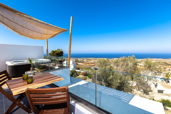 Junior Suite with Sea View and Jetted Tub | Balcony view - Divino Suites - Adults only (Santorini)