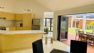 Red Hibiscus House | Private kitchen | Microwave, electric kettle, toaster, cookware/dishes/utensils