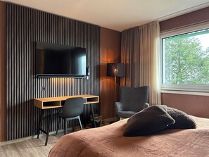 Habitación doble superior | Decoración personalizada, muebles diferentes y wifi gratis 