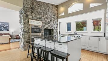 Frigorífic, microones, forn i placa de cuina