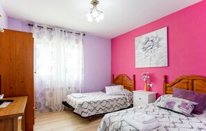 4 bedrooms, free WiFi, bed sheets