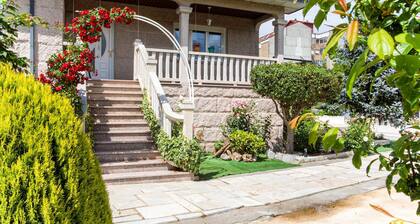 4 bedroom awesome home in Chantada