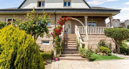 4 bedroom awesome home in Chantada