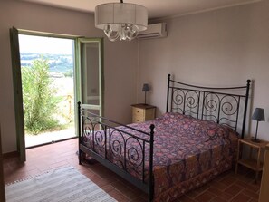 Villa | 3 bedrooms, iron/ironing board, free WiFi, bed sheets