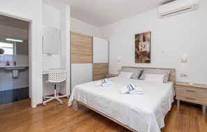 1 bedroom, in-room safe, travel cot, free WiFi