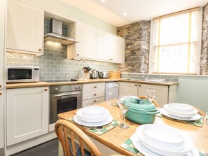 Refrigerador, lavavajillas, tetera/pava eléctrica, tostadora