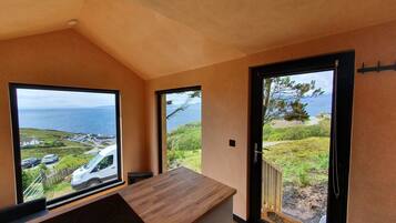 Cabin | 1 bedroom, iron/ironing board, free WiFi, bed sheets