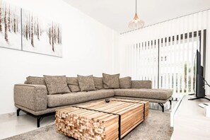 Living area - 105 SILVER HOUSE BOUTIQUE APARTMENTS TOURIST AREA KATO PAPHOS (Paphos)