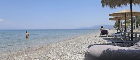 Una spiaggia nelle vicinanze, teli da spiaggia