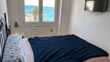 4 quartos, escrivaninha, roupa de cama
