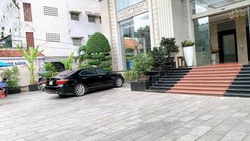 Family Triple Room | Courtyard view