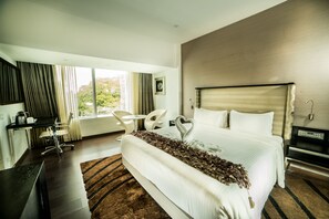 Club Double Room | Egyptian cotton sheets, premium bedding, in-room safe, soundproofing - Clarion Hotel President (Chennai)