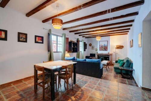 Casa que se encuentra en el unico pueblo azul, en una zona llena de natureleza..