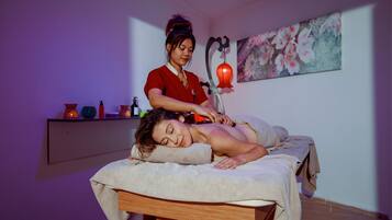 Salas de tratamiento para parejas, baño turco o hammam y aromaterapia