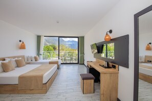 Superior-Dreibettzimmer, 1 Schlafzimmer, Meerblick | Hochwertige Bettwaren, Minibar, Zimmersafe, kostenloses WLAN