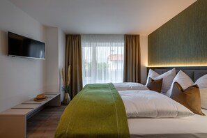 1 غرفة نوم وخزنة داخل الغرفة وسرير سفر وواي فاي مجانًا