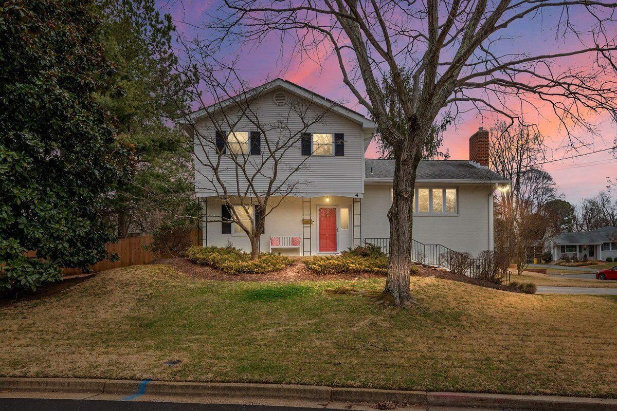 Charming 4BR 2BA w/ outdoor patio & fire pit! 5 min walk to Navy Stadium and DT