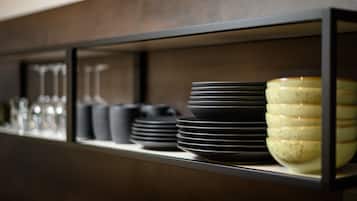 Kühlschrank, Mikrowelle, Herdplatte, Geschirrspüler