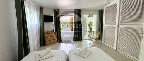 6 bedrooms, iron/ironing board, free WiFi, bed sheets