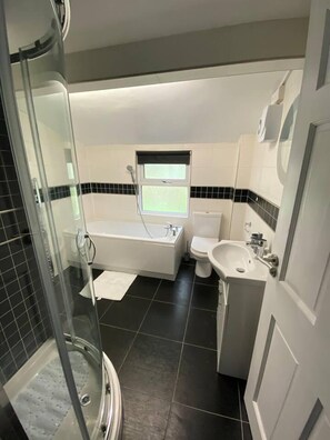 Cottage | Bathroom | Shower, towels - Captivating 2-bed Cottage in Prestatyn (Rhyl)