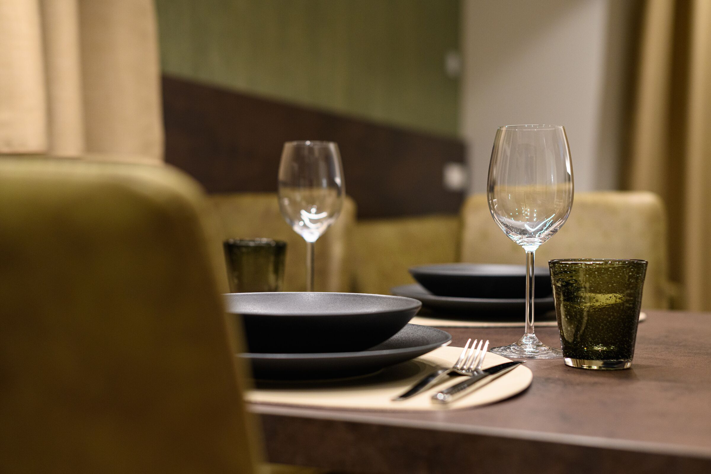 Réfrigérateur, micro-ondes, plaque de cuisson, lave-vaisselle