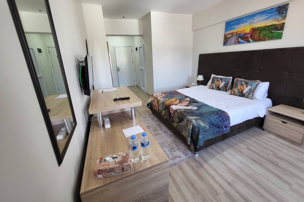 Habitació bàsica | Roba de llit d'alta qualitat i minibar amb articles gratuïts 