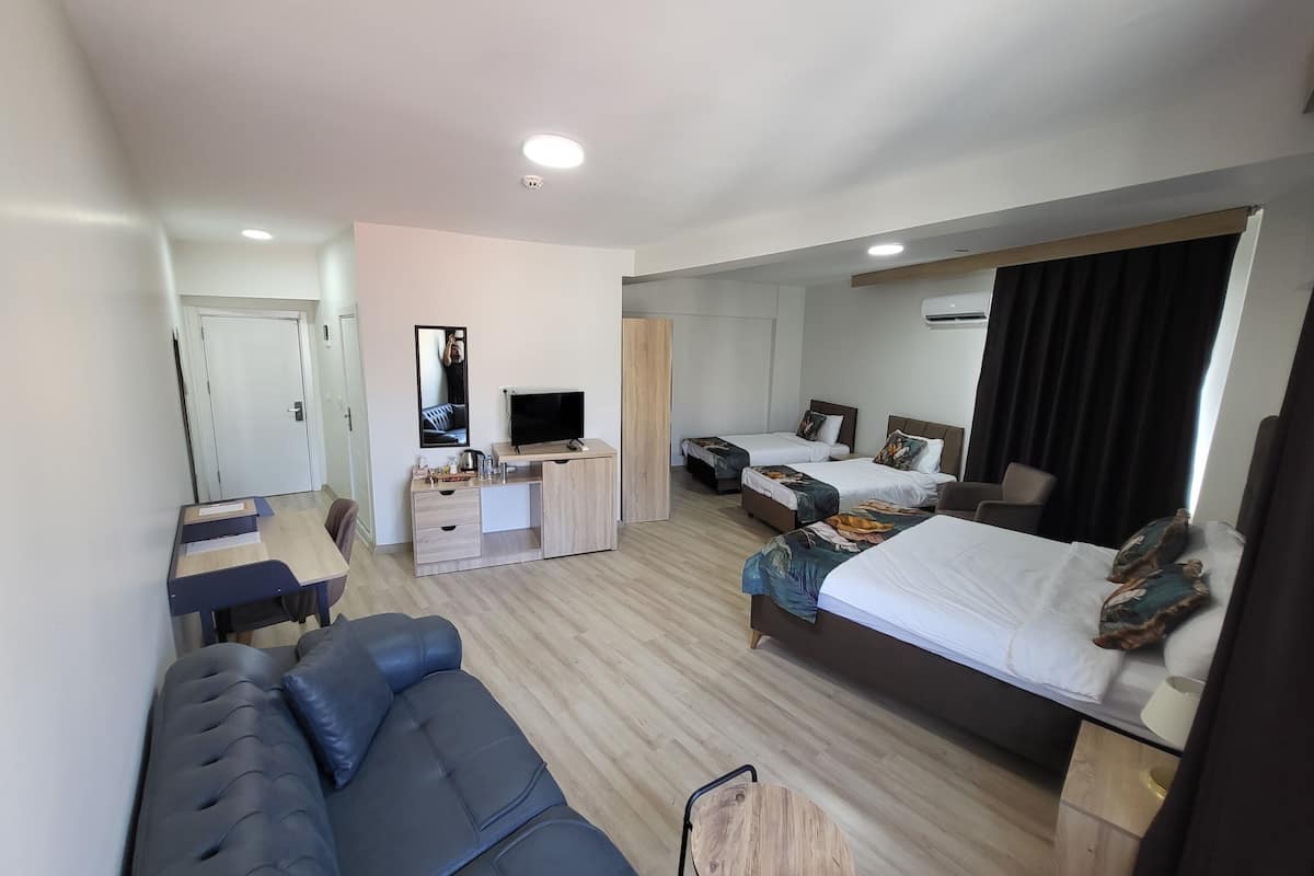 Elite Room | Premium bedding, free minibar items, laptop workspace, bed sheets