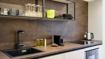 Fridge, microwave, stovetop, dishwasher