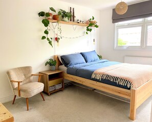 2 bedrooms, WiFi, bed sheets - Bright, family-friendly 2-bed house with garden and office (London)