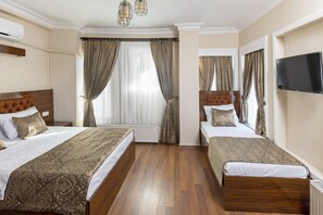 Traditional Room | Hypo-allergenic bedding, free cribs/infant beds, free WiFi, bed sheets