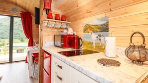 Småhus | Eget kjøkken | Kjøleskap, vannkoker, brødrister og kjøkkenutstyr