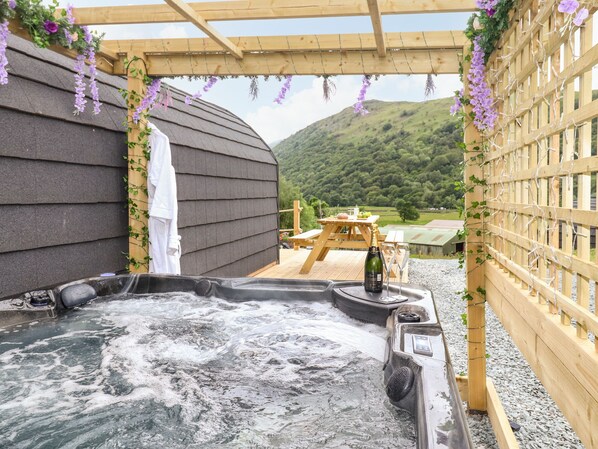 Cottage | Property grounds - Hartsop Magic - Crossgate Luxury Glamping (Penrith)