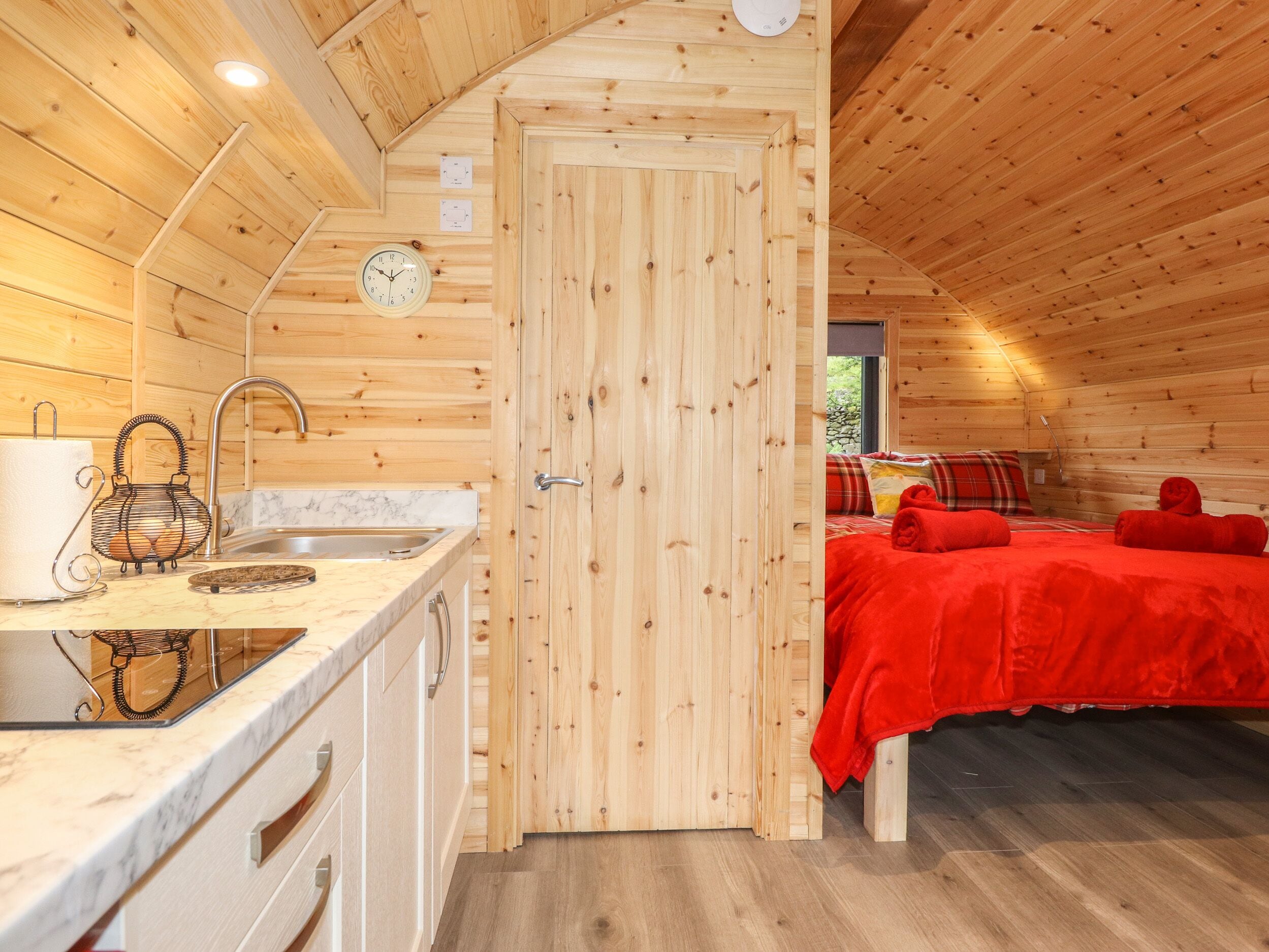 1 chambre, décoration personnalisée, ameublement personnalisé