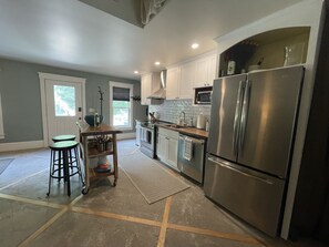 Fridge, microwave, oven, stovetop - "The Loft " great location, super spacious one bedroom with a large balcony! (Stowe)