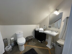 Ensemble douche/baignoire, baignoire à jets, sèche-cheveux