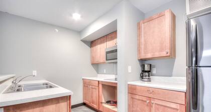 1BR with a king bed and a kitchen on the ground fl