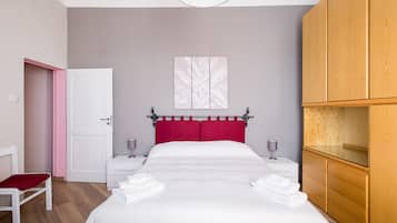 2 bedrooms, iron/ironing board, free WiFi, bed sheets