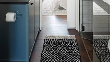 1 bedroom, desk, travel crib, free WiFi