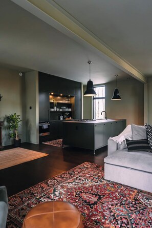 Smart TV, fireplace, stereo, offices